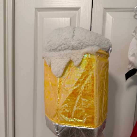 Women’s “Bavarian Beauty” Beer Maid Halloween Costume, M/L - Picture 8 of 12